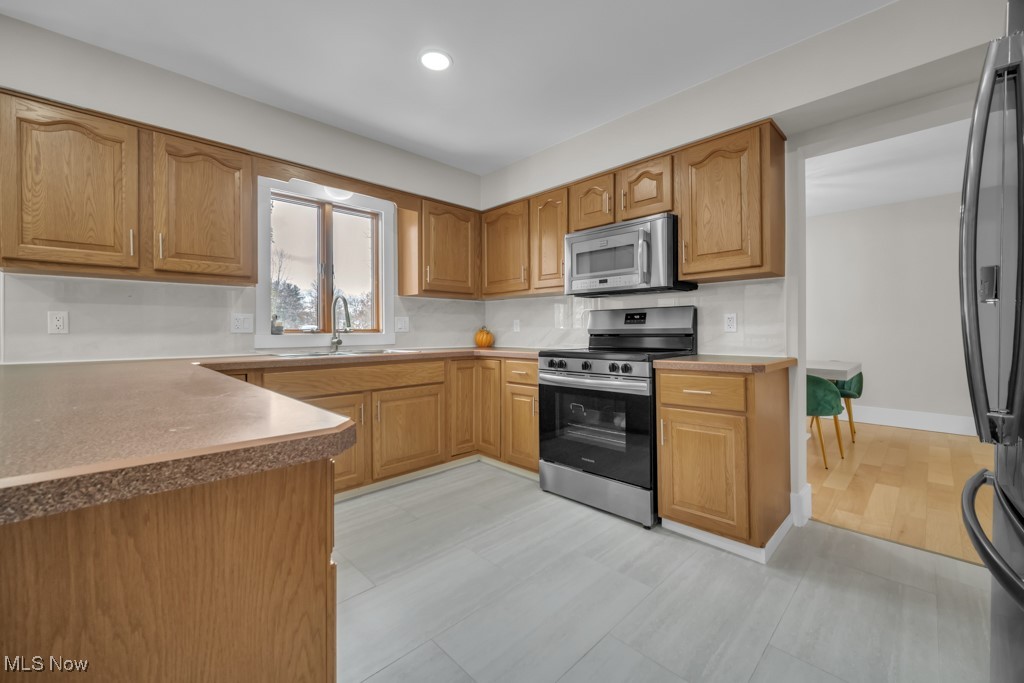 17801 Saratoga Trail Strongsville OH 44136