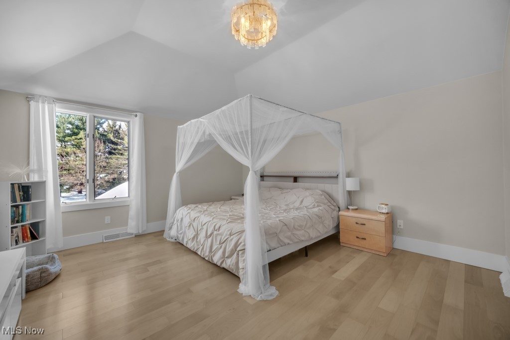 17801 Saratoga Trail Strongsville OH 44136