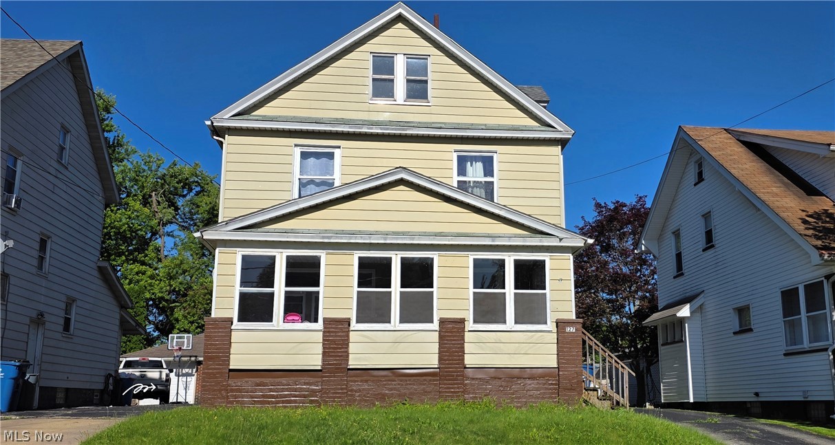 127 Courtland Avenue Campbell OH 44405