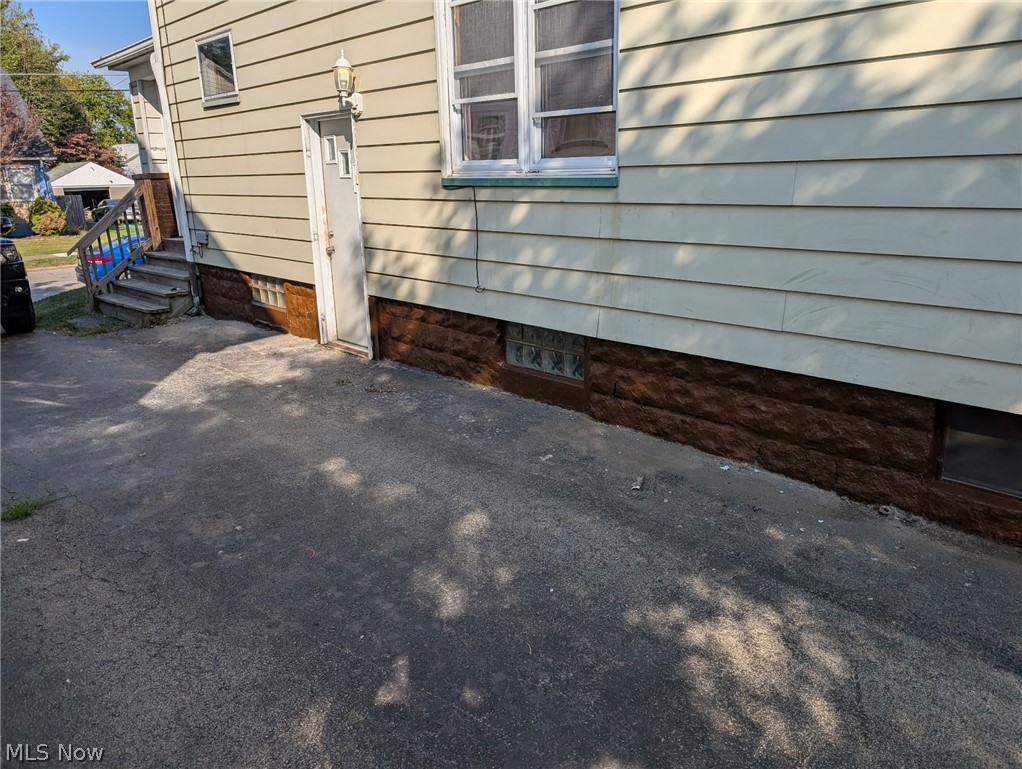127 Courtland Avenue Campbell OH 44405