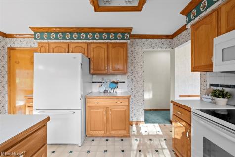 594 N Hidden Valley Road Cuyahoga Falls OH 44223