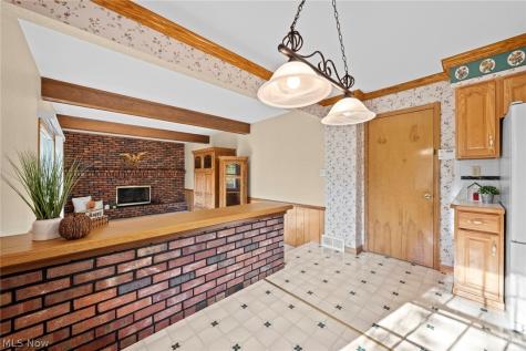 594 N Hidden Valley Road Cuyahoga Falls OH 44223