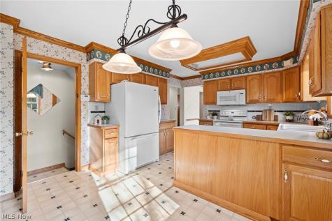 594 N Hidden Valley Road Cuyahoga Falls OH 44223