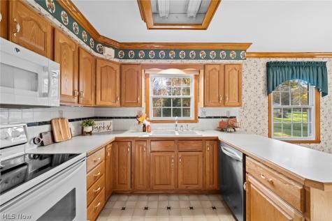 594 N Hidden Valley Road Cuyahoga Falls OH 44223