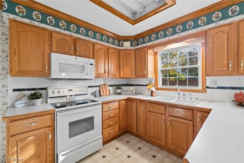 594 N Hidden Valley Road Cuyahoga Falls OH 44223