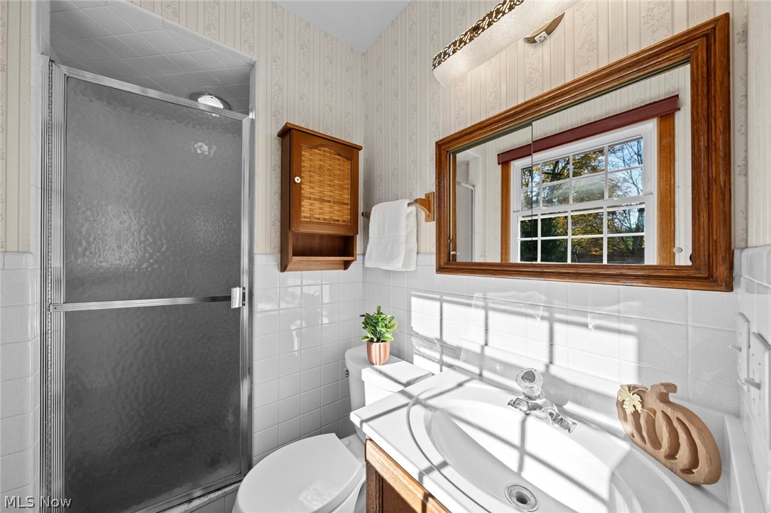 594 N Hidden Valley Road Cuyahoga Falls OH 44223