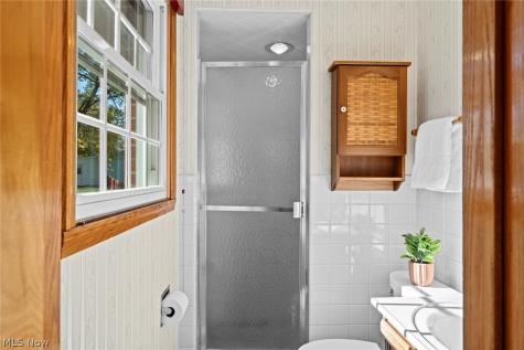 594 N Hidden Valley Road Cuyahoga Falls OH 44223