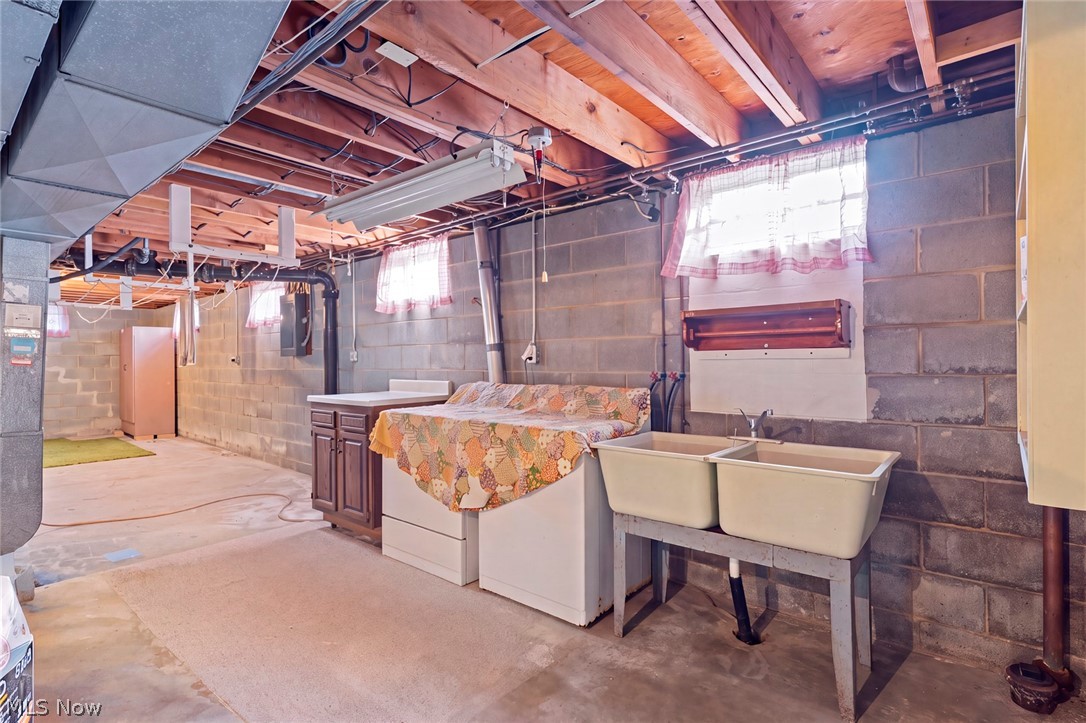 594 N Hidden Valley Road Cuyahoga Falls OH 44223