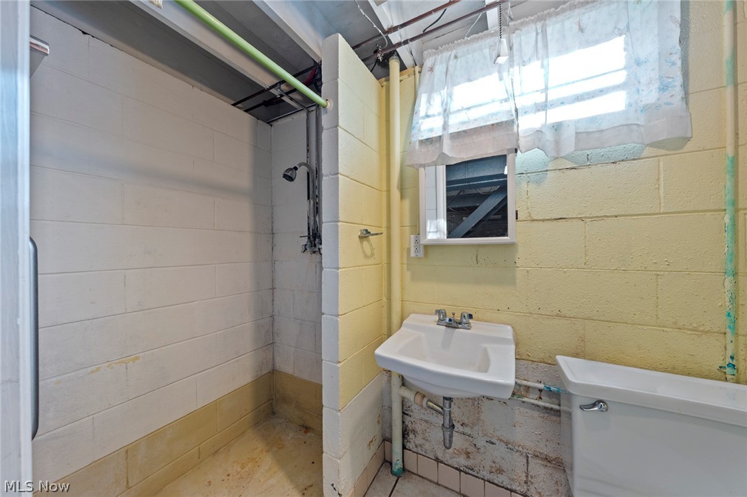 594 N Hidden Valley Road Cuyahoga Falls OH 44223