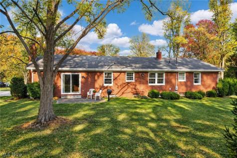 594 N Hidden Valley Road Cuyahoga Falls OH 44223