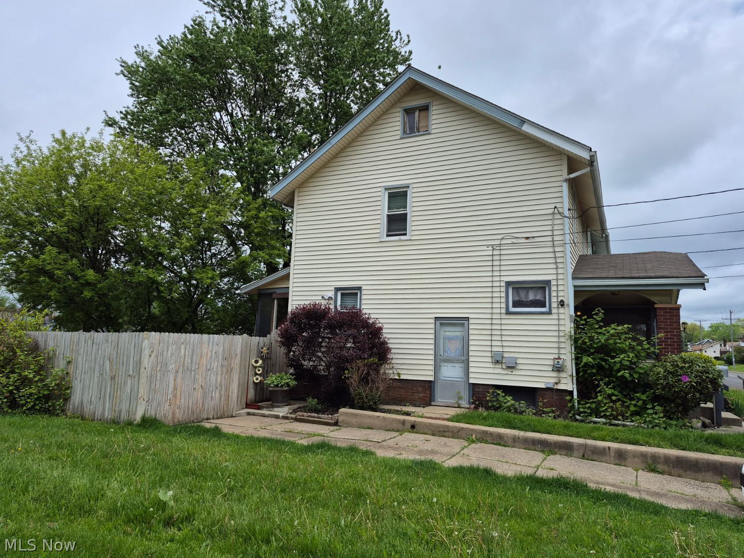 1629 Gibbs Avenue NE Canton OH 44705