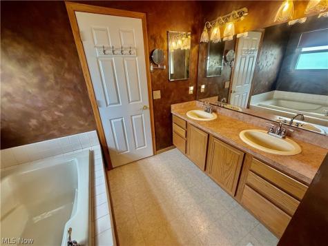 36255 Sandy Knoll Drive Eastlake OH 44095