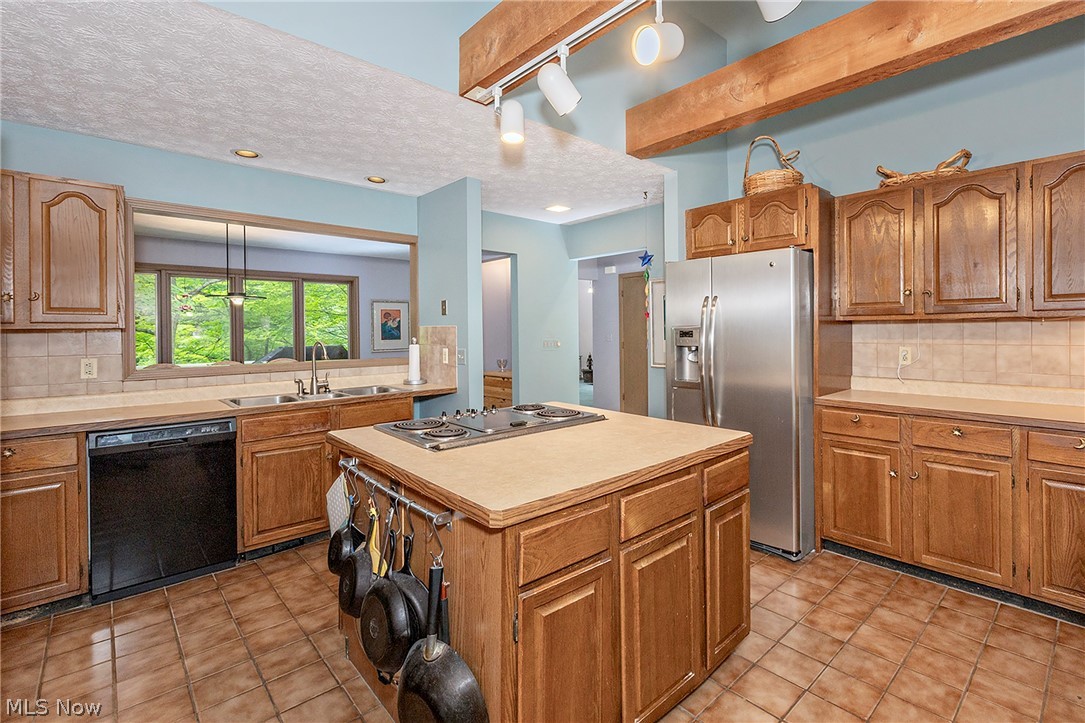 15490 Riddle Road Chagrin Falls OH 44022