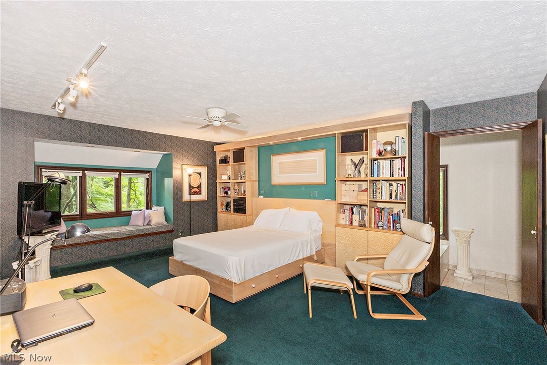 15490 Riddle Road Chagrin Falls OH 44022