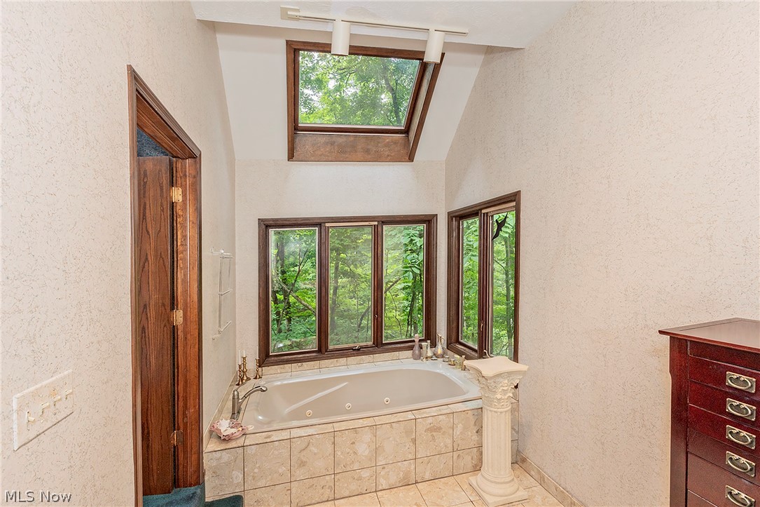 15490 Riddle Road Chagrin Falls OH 44022