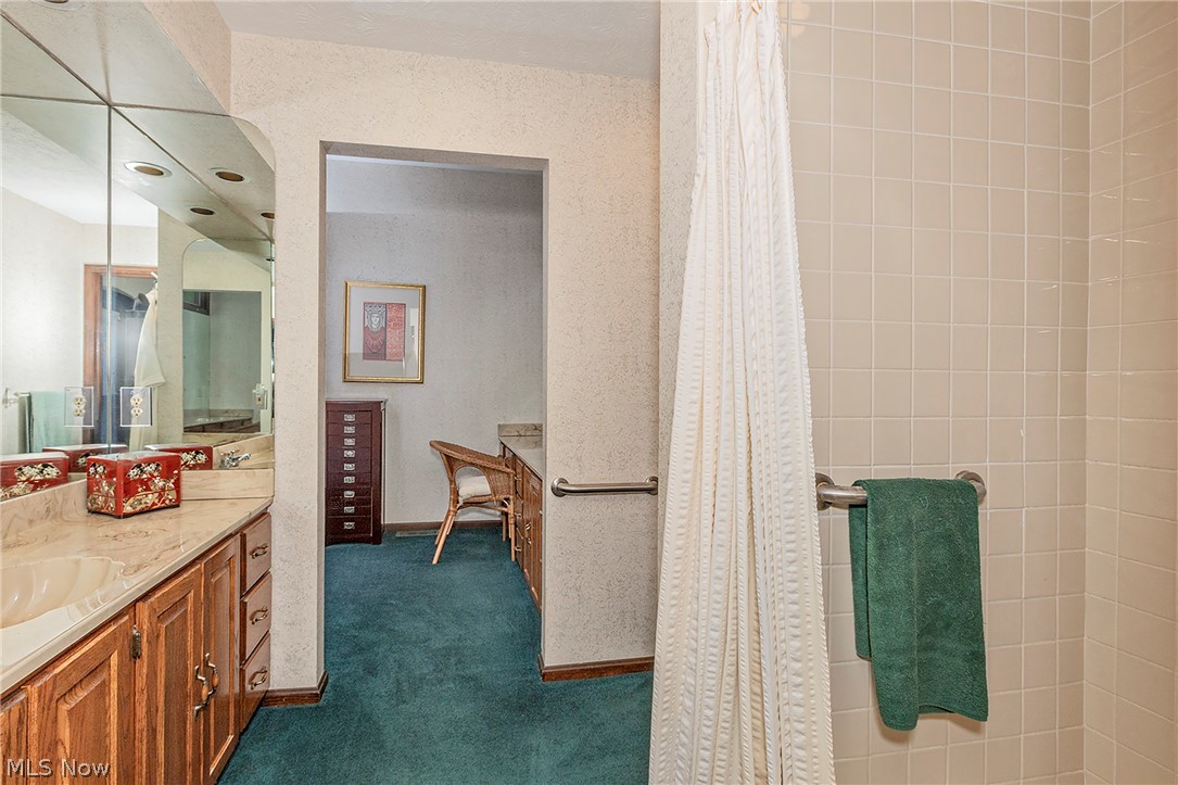 15490 Riddle Road Chagrin Falls OH 44022