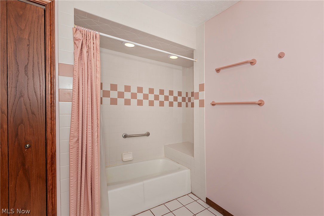15490 Riddle Road Chagrin Falls OH 44022