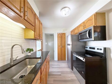 522 Eastern Heights Boulevard Elyria OH 44035