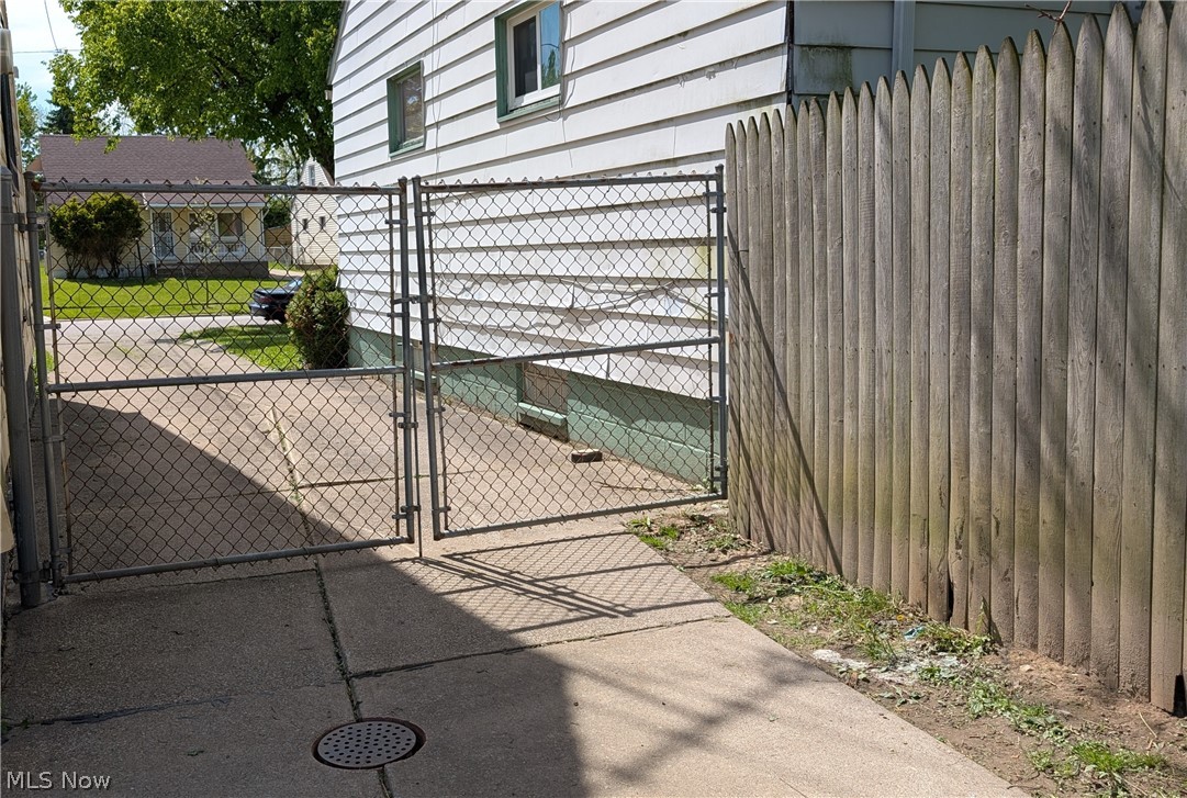 14909 Lotus Drive Cleveland OH 44128