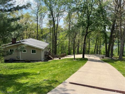 195 Oneida Trail Malvern OH 44644