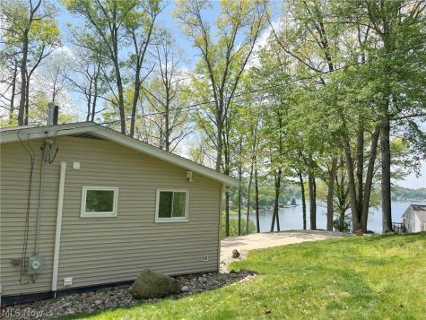 195 Oneida Trail Malvern OH 44644