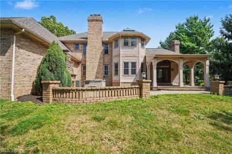 5671 Brownstone Circle NW Canton OH 44718