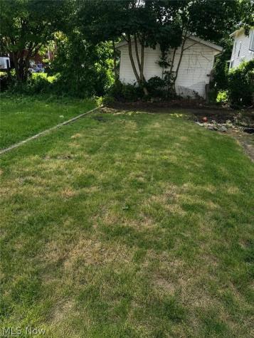 802 Clay Drive Akron OH 44311