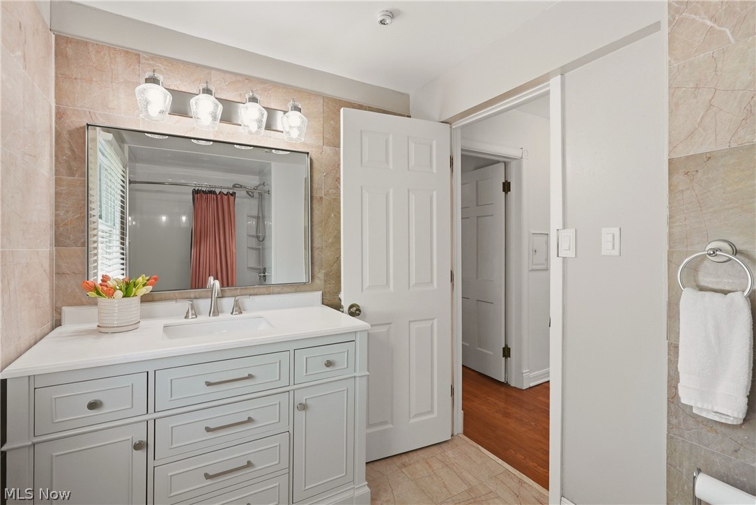 3854 Meadowbrook Boulevard University Heights OH 44118