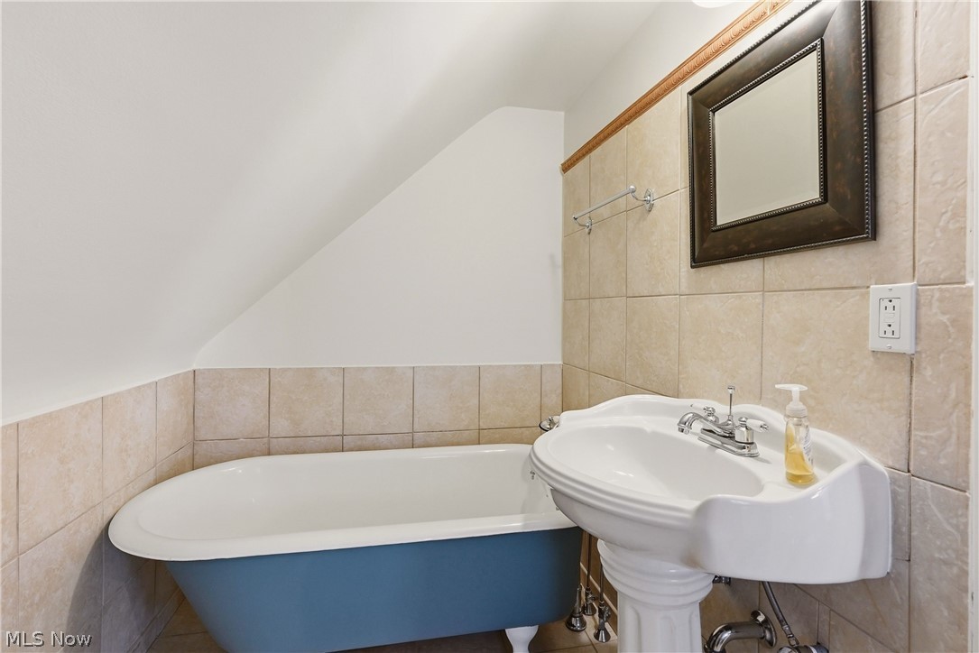 3854 Meadowbrook Boulevard University Heights OH 44118