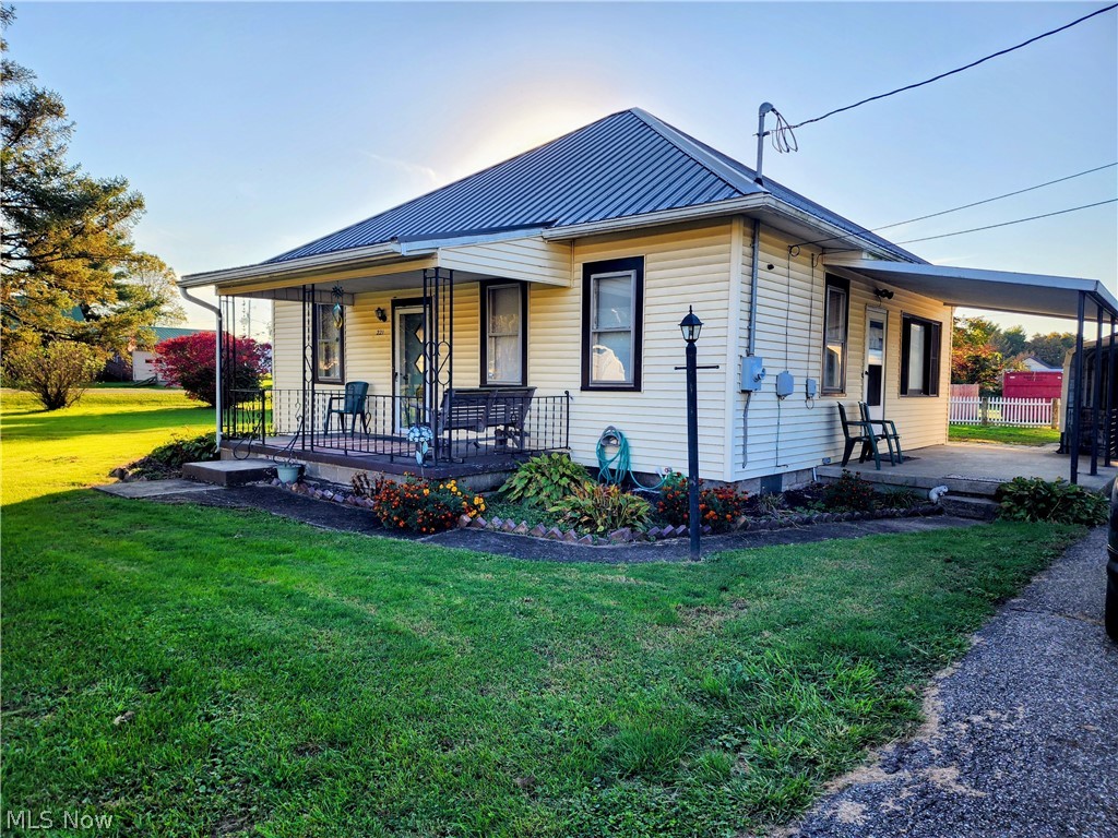 221 Washington Street Coshocton OH 43812