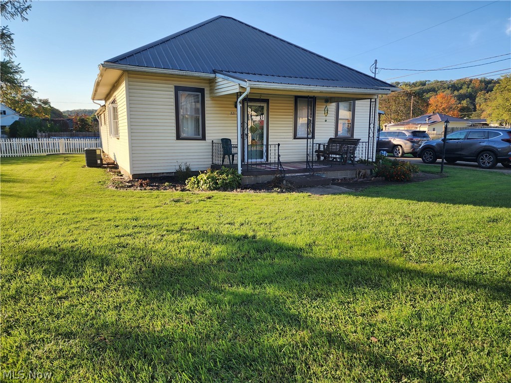 221 Washington Street Coshocton OH 43812