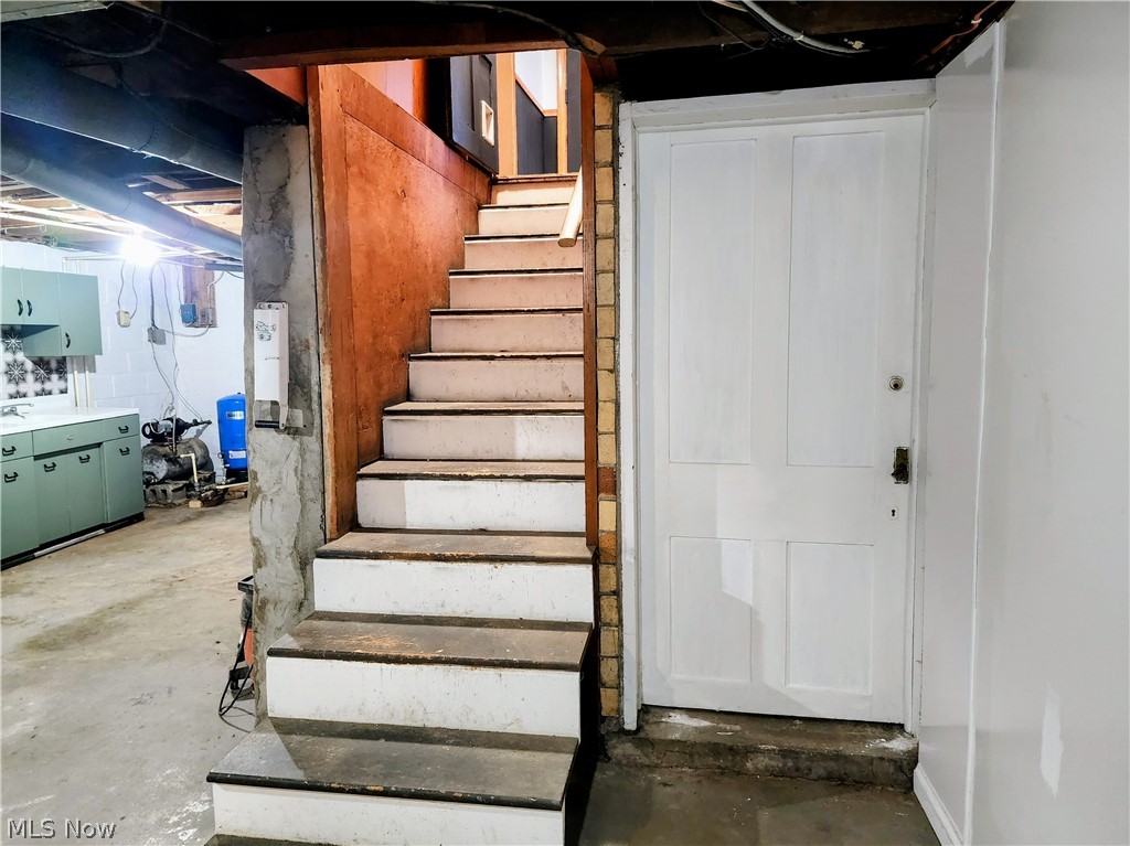 221 Washington Street Coshocton OH 43812