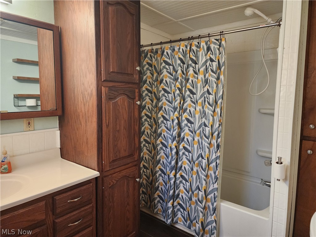 221 Washington Street Coshocton OH 43812