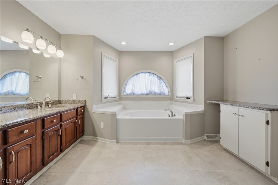 5336 Wood Trail Avenue NE Canton OH 44705
