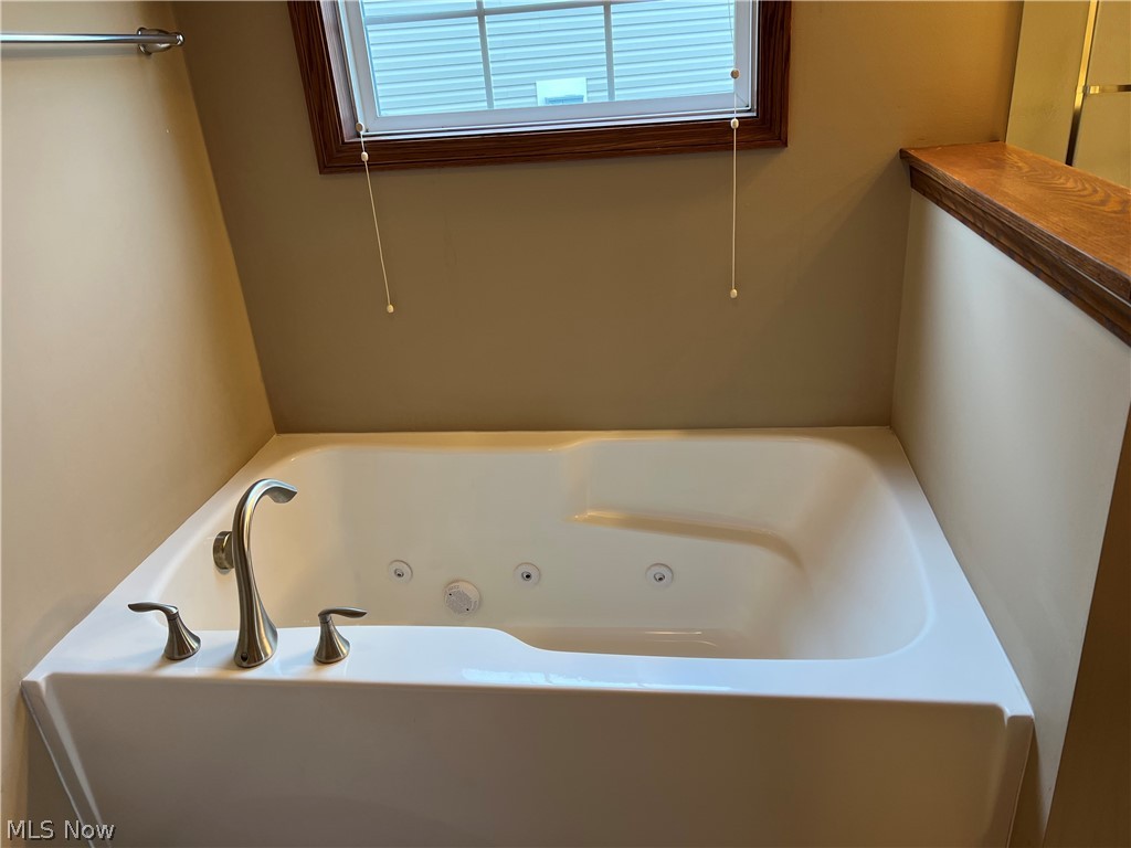 9338 Towpath Trail Seville OH 44273