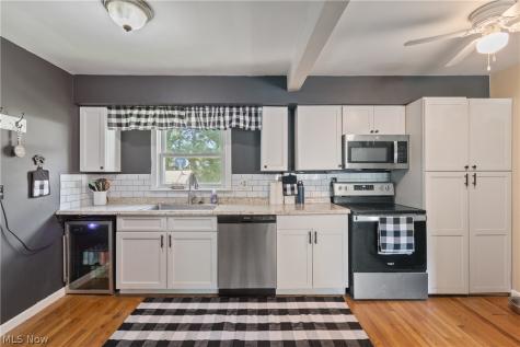 209 Grove Avenue Cuyahoga Falls OH 44221
