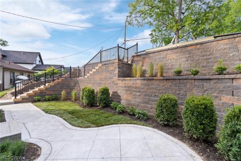 3606 Birdland Avenue Akron OH 44319