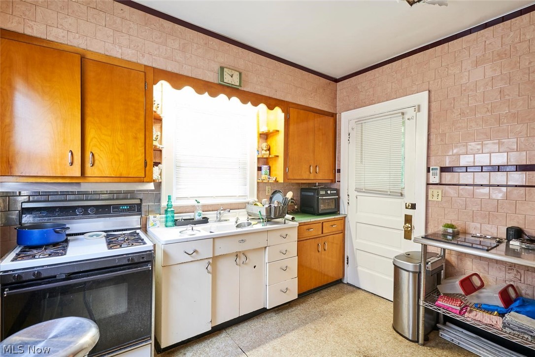 446 E Voris Street Akron OH 44311