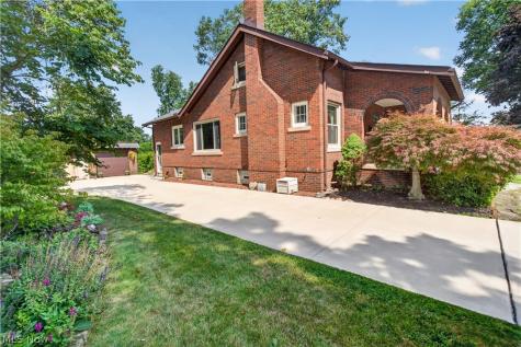156 Woodhill Drive Amherst OH 44001