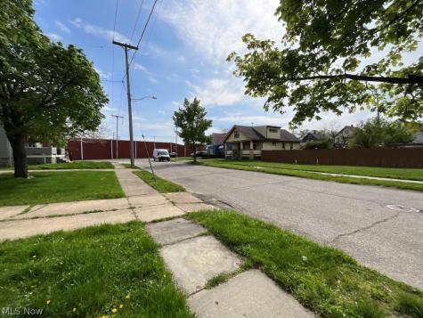 1257 E 170th Street Cleveland OH 44110