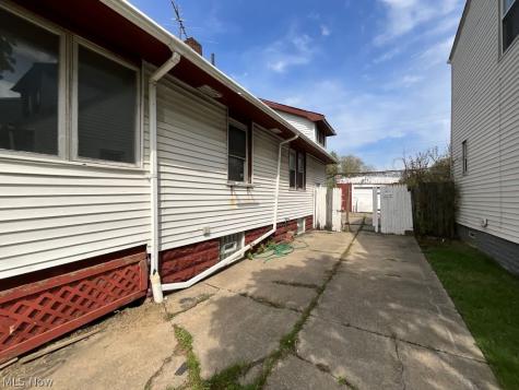 1257 E 170th Street Cleveland OH 44110
