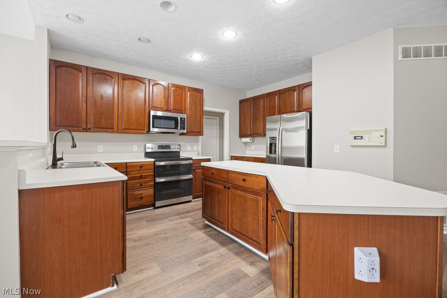 756 Sparrow Way Wadsworth OH 44281