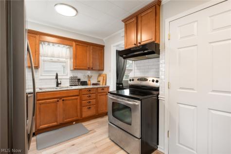 27030 Farringdon Avenue Euclid OH 44132