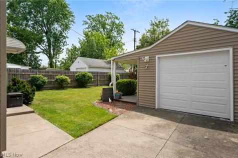 27030 Farringdon Avenue Euclid OH 44132