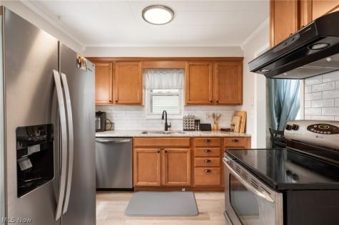 27030 Farringdon Avenue Euclid OH 44132