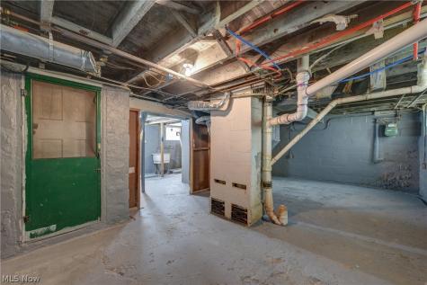 2718 Roanoke Avenue Cleveland OH 44109
