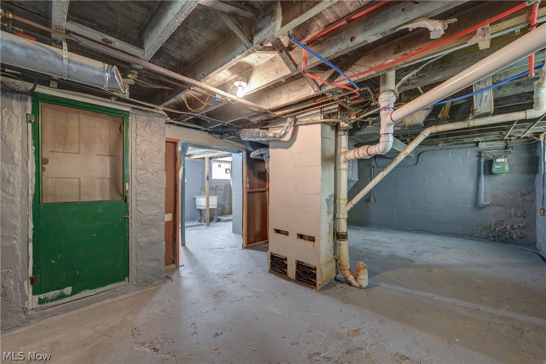 2718 Roanoke Avenue Cleveland OH 44109