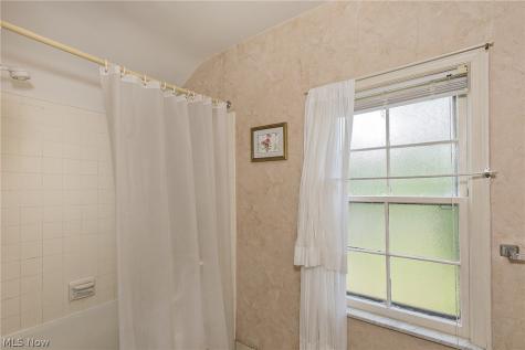 23703 E Baintree Beachwood OH 44122