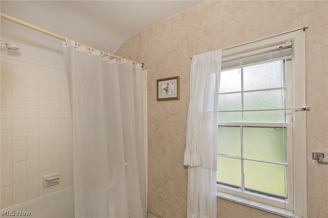 23703 E Baintree Beachwood OH 44122
