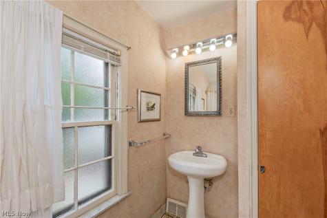 23703 E Baintree Beachwood OH 44122